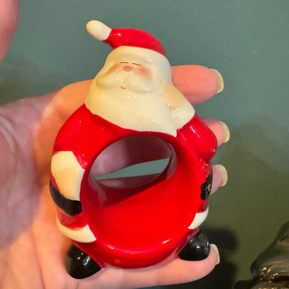Williams Sonoma set of 4 Santa napkin rings